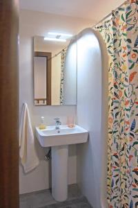 Ένα μπάνιο στο Penelope - Private Pool Villa near stafilos beach