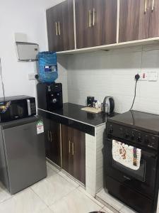 Η κουζίνα ή μικρή κουζίνα στο Royal apartments Eldoret