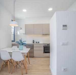 Η κουζίνα ή μικρή κουζίνα στο Milenial Immo ADC2-1 Apartment 200m Dali Museum +19 φωτογραφίες