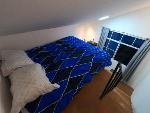 Ένα ή περισσότερα κρεβάτια σε δωμάτιο στο Mini casa de árbol, mágica, céntrica y de vistas panorámicas +13 φωτογραφίες