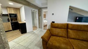 a living room with a couch and a kitchen at Casa Martina in Zaragoza