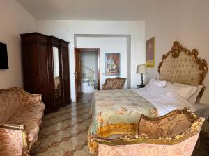 Гостиная зона в La Dolce Vita a Positano boutique hotel