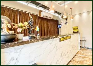Vstupní hala nebo recepce v ubytování HOTEL Y S V I Near Sea Beach And Jagannath Temple - Free Wifi- Lift and Parking Facilities - Fully Air Conditioning Room & Luxuary Rooms - A Top Rated Hotel In Puri