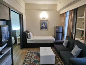 TV a/nebo společenská místnost v ubytování Bintang Lux B&B Suites Times Square KL