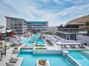 Bazén v ubytování Hyatt Centric Cairo West nebo v jeho okolí
