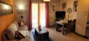 a living room with a couch and a table at T2 pic de l’ours Fontromeu in Font-Romeu