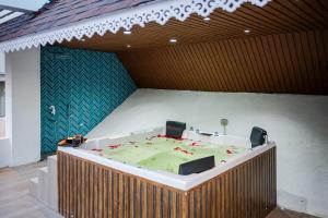 Fotografie z fotogalerie ubytování Sayali Sanchi 3BHK with Jacuzzi ,Game room v destinaci Panchgani