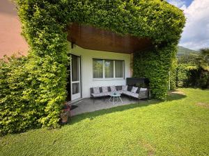 a backyard patio with a couch and a table at Casa Natura in Cernobbio +16 photos