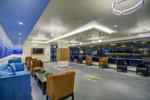 Uma área de estar em The Bindal Hotel