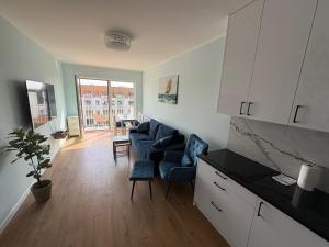 Η κουζίνα ή μικρή κουζίνα στο APARTAMENT BALTICHOFF DUNE with Sea View, Basen, Spa, Gym, Sauna, Hala sportowa z kortem tenisowym