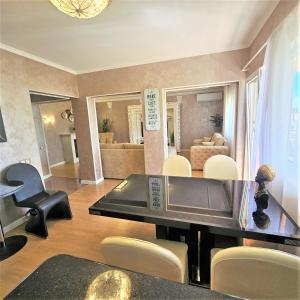 Χώρος καθιστικού στο Grande Apartments +68 φωτογραφίες