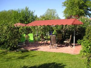Ein Garten an der Unterkunft Snug Apartment in Kröpelin Germany