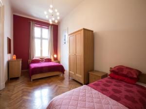 Posteľ alebo postele v izbe v ubytovaní Airy and sunny apartment in the centre of Krakow