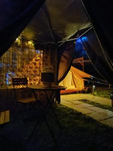 Naktsmītnes Tente mongole " ô Rêves Atypiques" pilsētā Boucé fotogalerijas attēls