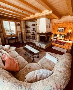 Χώρος καθιστικού στο Sunny Mountain