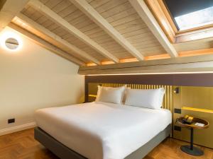 Postel nebo postele na pokoji v ubytování UNA HOTELS One Catania