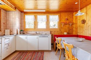 Η κουζίνα ή μικρή κουζίνα στο Sunny Mountain +27 φωτογραφίες