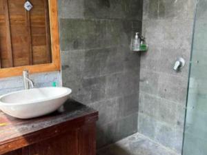 Ένα μπάνιο στο Uma Padi Cabin Umalas Bali