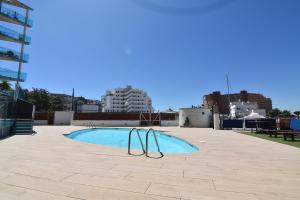 Bazén v ubytovaní RNET - Apartments Roses Port Trebol alebo v jeho blízkosti