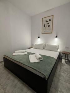 a bedroom with a large bed with towels on it at Liostasi Cottage in Kariotes