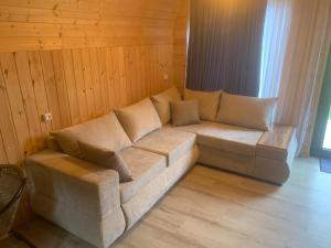 Prostor za sedenje u objektu Guest House in Zhabeshi Lali