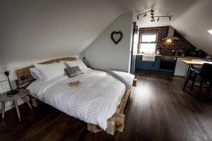 Ảnh trong thư viện ảnh của Windswept Loft, 16km to Cliffs of Moher ở Lisdoonvarna