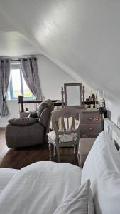 Ảnh trong thư viện ảnh của Windswept Loft, 16km to Cliffs of Moher ở Lisdoonvarna