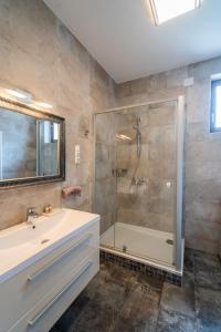 Kúpeľňa v ubytovaní Fox apartman A11 + 37 fotografií