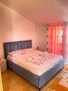 Postel nebo postele na pokoji v ubytování Rokes Cozy Corner