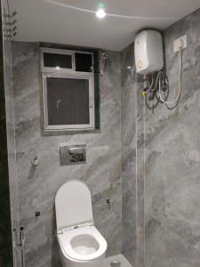 Ένα μπάνιο στο Palm lodging and boarding