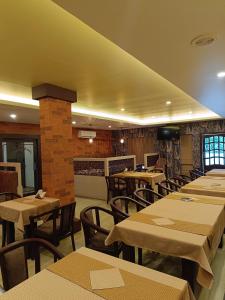 Restaurace v ubytování Hotel Keerthi Regency