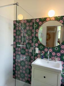 Vannituba majutusasutuses LaVie - Doppelzimmer in Bestlage, Zentrum