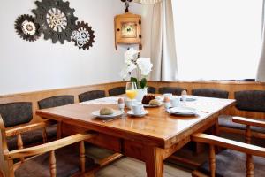 A seating area at Ferienhaus Hadernigg