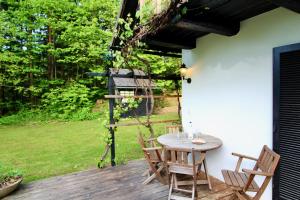 A garden outside Ferienhaus Hadernigg