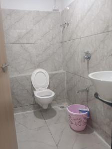 Фотография из галереи Hotel BK Palace AC Rooms в городе Вадодара +14 фотографий