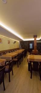 TV a/nebo společenská místnost v ubytování Hotel Keerthi Regency