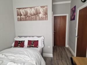 a bedroom with a bed with two pillows on it at Stella Villa in Idle