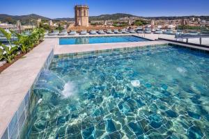 The swimming pool at or close to Mercè