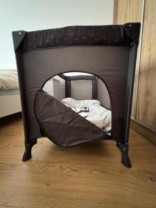a small black dog bed in a room at Apartment between the bridges in Zgorzelec