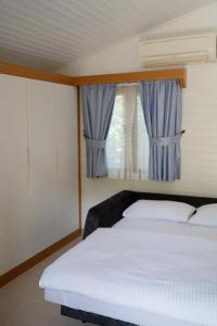 Postel nebo postele na pokoji v ubytování Azur Hotel