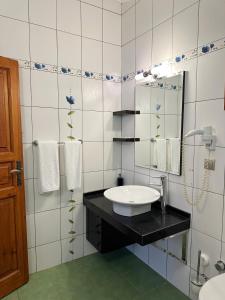 Koupelna v ubytování Azur Hotel