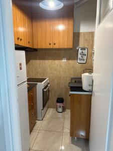 A kitchen or kitchenette at Pagrati apartment Διαμέρισμα Παγκράτι