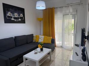 A seating area at Pagrati apartment Διαμέρισμα Παγκράτι Még 25 kép
