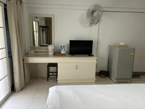 TV a/nebo společenská místnost v ubytování Phuviewplace Hotel - โรงแรมภูวิวเพลส