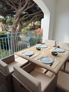 En balkon eller terrasse på Bel Appartement Tout Neuf + 9 billeder