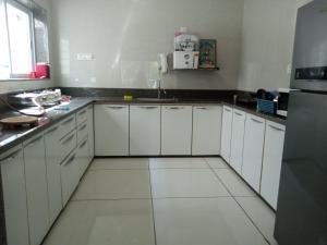 Η κουζίνα ή μικρή κουζίνα στο White residency