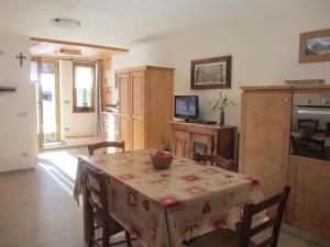 a kitchen with a table with a table cloth on it at Les Racines in Rhêmes-Notre-Dame