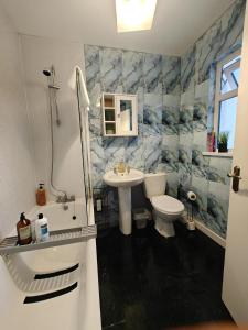 Ένα μπάνιο στο 2br Fortuna Meadow