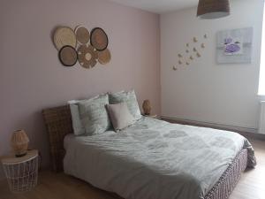 a bedroom with a large bed in a room at Le Camus in Belonchamp