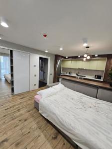 Ένα ή περισσότερα κρεβάτια σε δωμάτιο στο Яровиця Центр 59